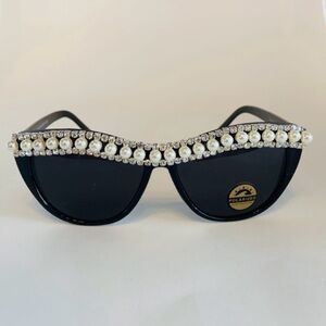 Elegant Black Sunglasses with Pearl and Rhinestone Accents